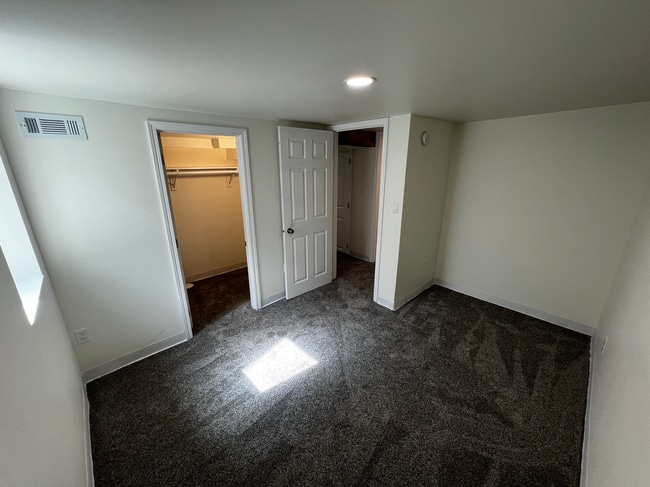 Building Photo - 1105M
