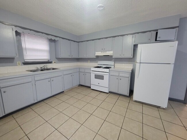 Building Photo - 817 NE 81st St