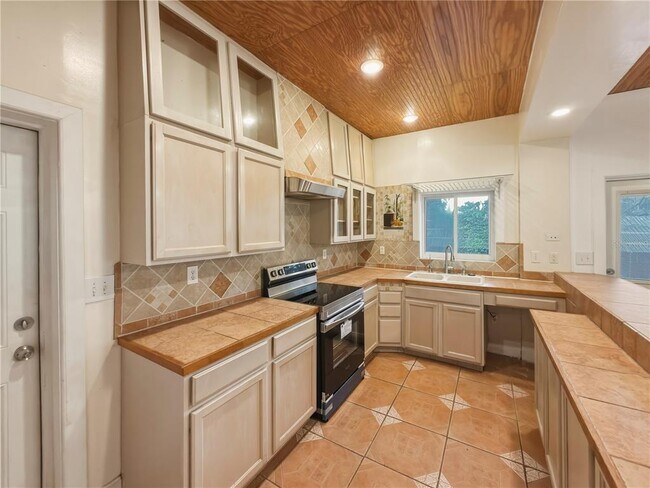 Building Photo - 211 E 131st Ave