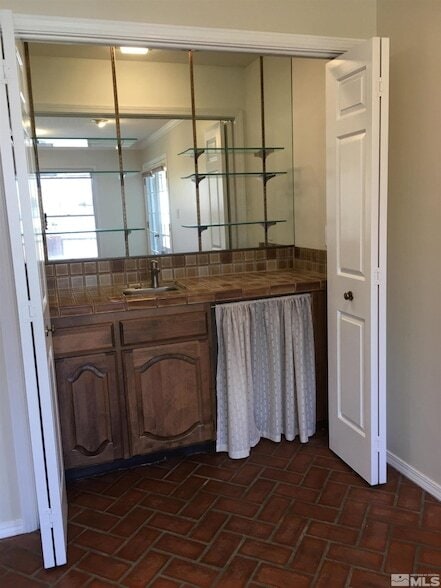 Building Photo - 2205 Thomas Jefferson Dr