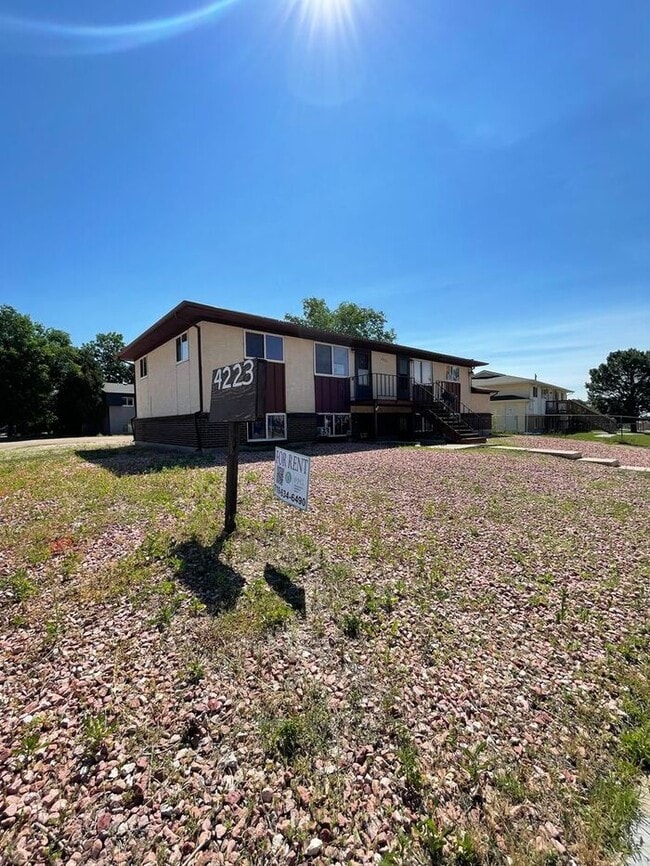 Building Photo - Charming Upper-Level 2BR | Shared Yard, St...