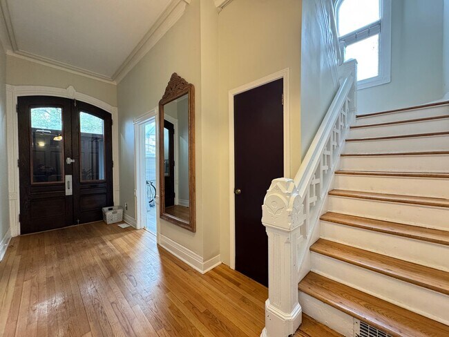 Building Photo - 59 Trumbull St