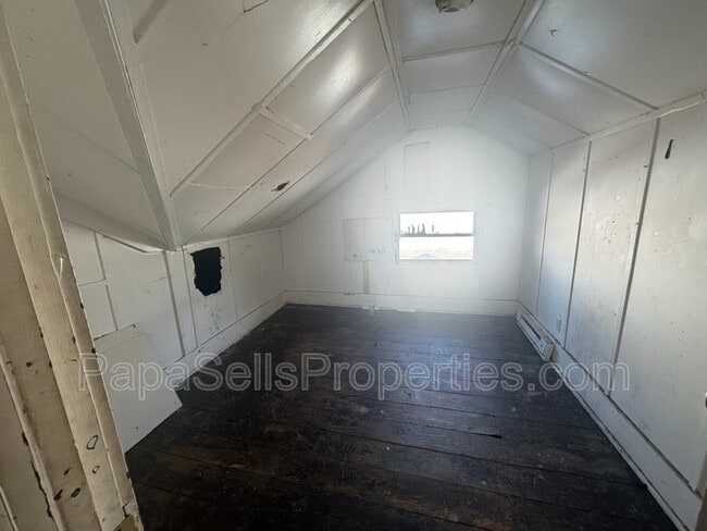 Building Photo - 107 E Archer Ave