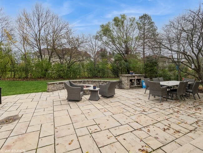 Building Photo - 445 Blue Ash Dr