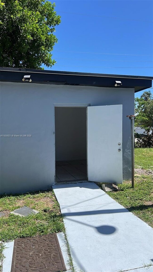 Building Photo - 1524 S 24th Ct