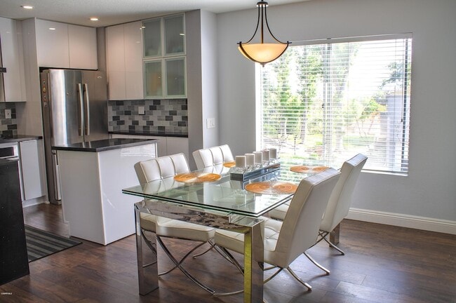 Building Photo - 522 Via Colinas