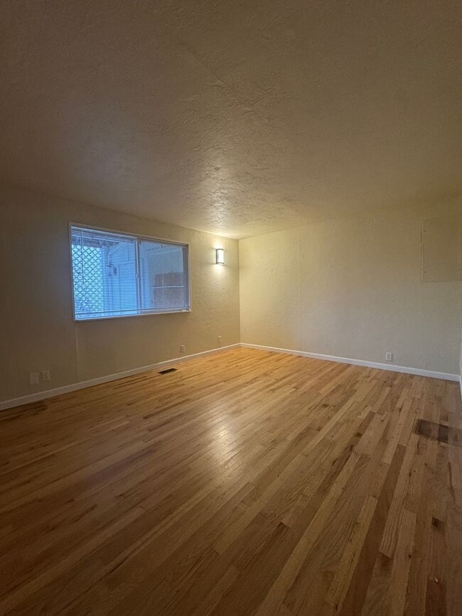 Building Photo - 5-Bed, 3-Bath in South Eugene