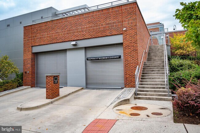 Building Photo - 601 N Fairfax St