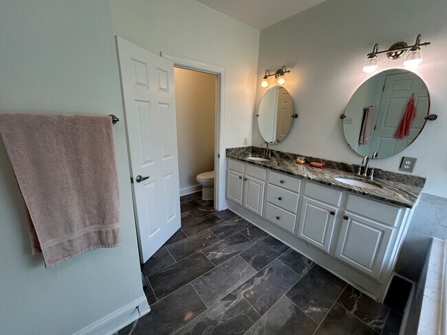 Building Photo - 4 Bed | 2.5 Bath House in Morrisville with...