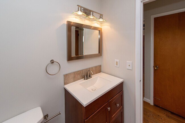 Building Photo - 3627 Edgebrook Dr