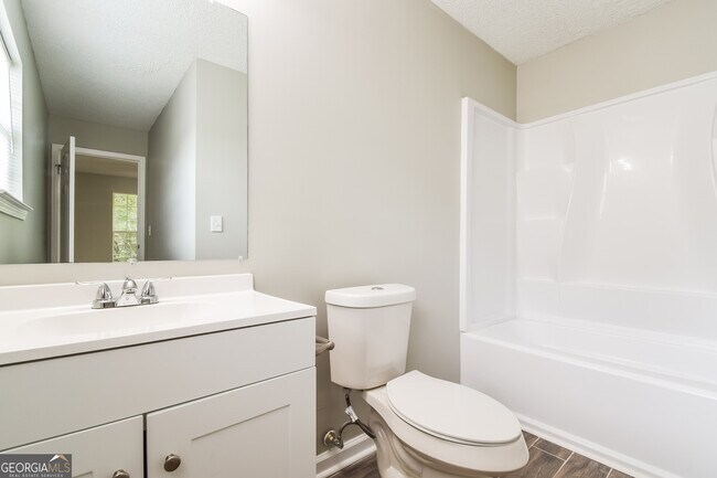 Building Photo - 9407 Rollinghills Dr