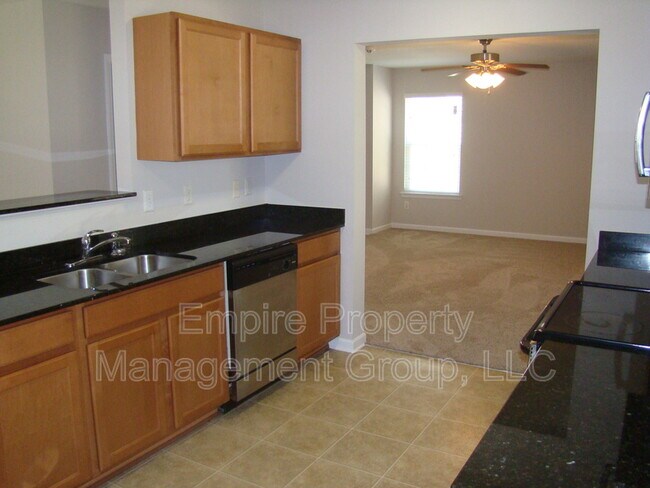 Building Photo - 384 Denman Loop