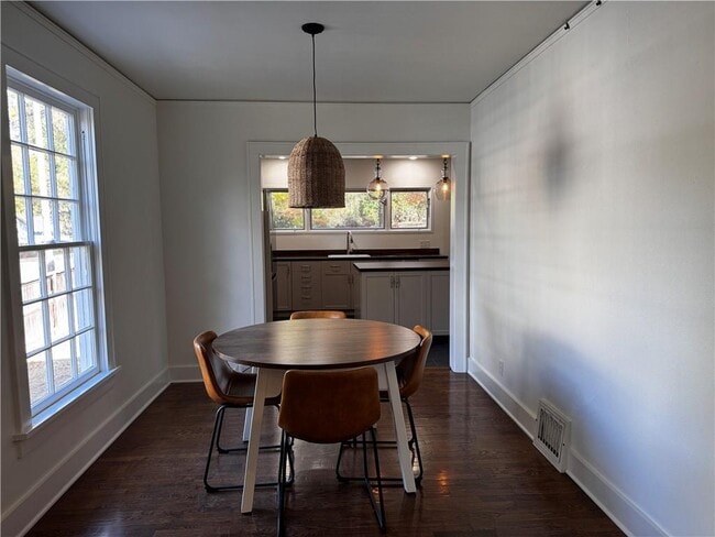 Building Photo - 610 N Olive Ave