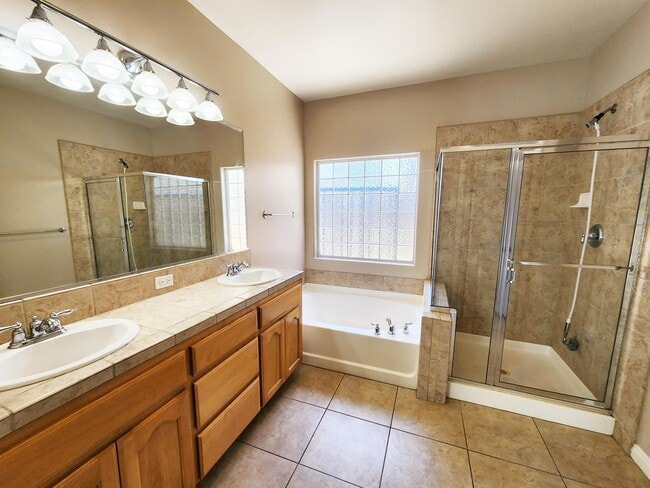 Building Photo - 5104 Villa Bella Ln