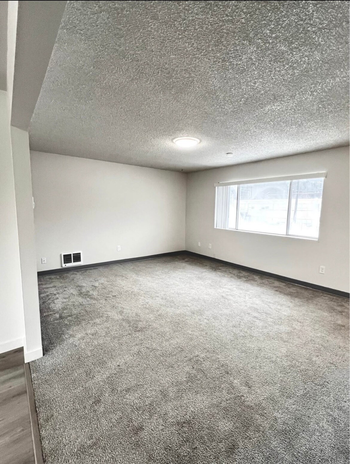 Building Photo - 511 W Brown Ave