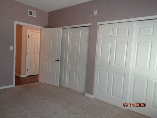 Building Photo - Stunning 2 BR/2 BA Lower Level Condo w/ 1 ...