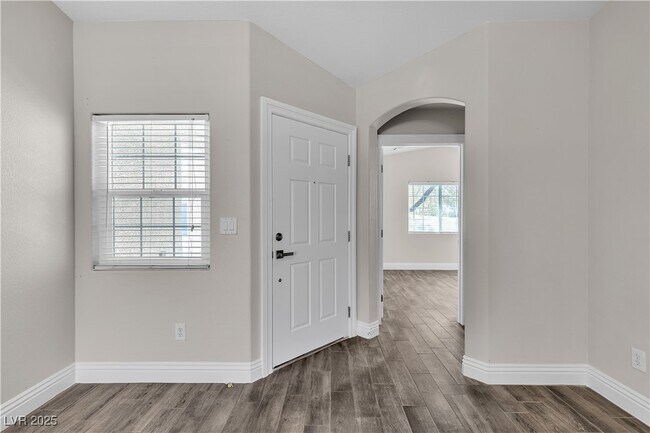 Building Photo - 7820 Milkweed Ct