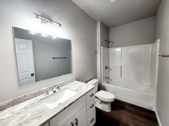 Building Photo - 2634 Hennessy Dr