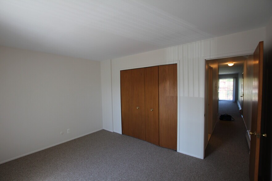 Bedroom - 1080 N Campbell Rd