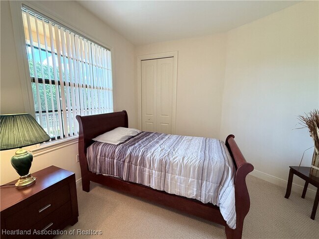 Building Photo - 2351 Lakeview Dr