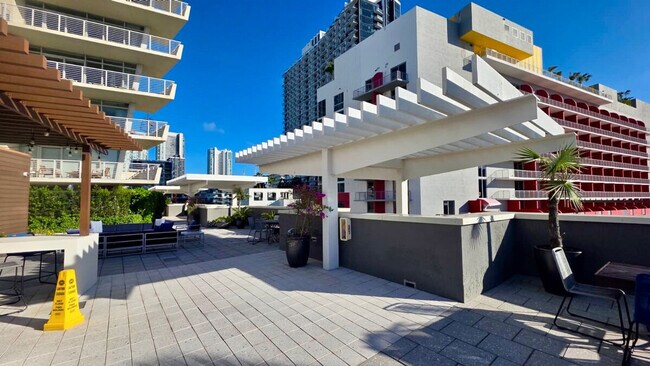 Building Photo - 139 NE 32nd St