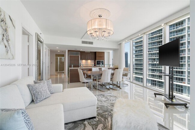 Building Photo - 475 Brickell Ave