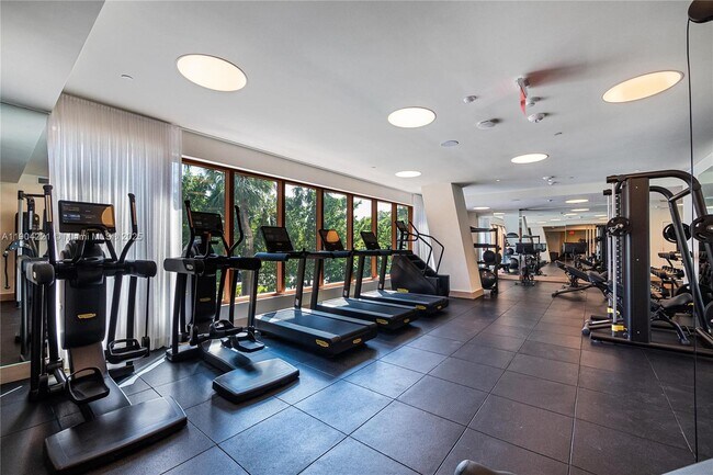 Building Photo - 2678 Tigertail Ave