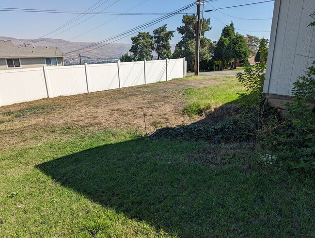 Building Photo - 1 Bedroom Pet-Friendly Casita