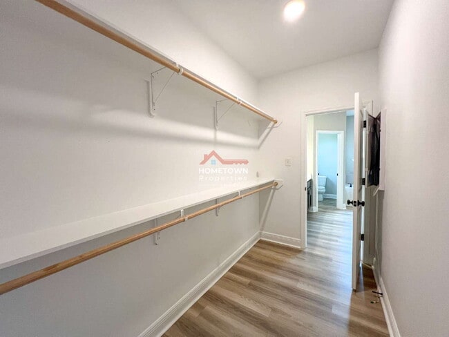 Building Photo - Beautiful 3 bedroom home centrally located...