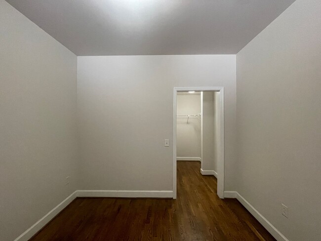 Building Photo - Charming Two Bedroom Apartment Downtown