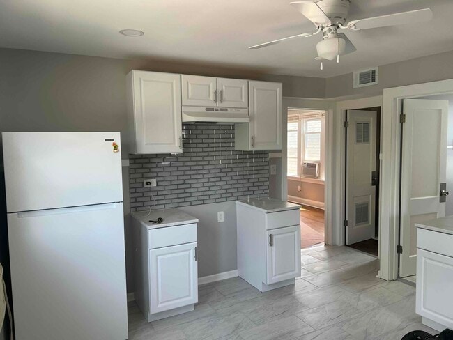 Building Photo - 10434 S Wentworth Ave