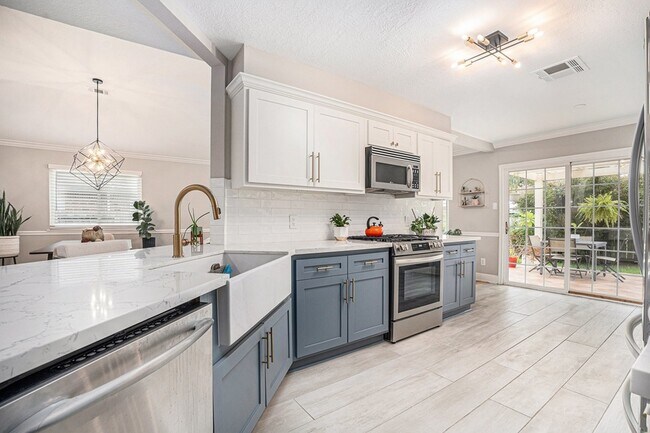 Building Photo - 618 Bay Oaks Dr