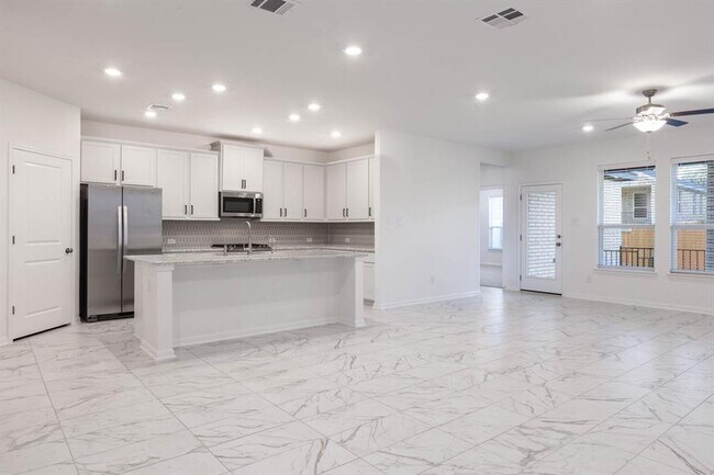 Building Photo - 309 Barton Oak Trl