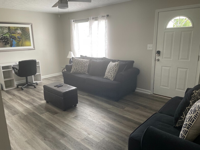 Building Photo - Room in Duplex on New Dawn Ct