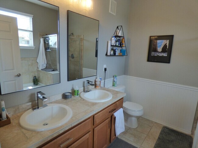 Building Photo - 15470 Canyon Rim Dr