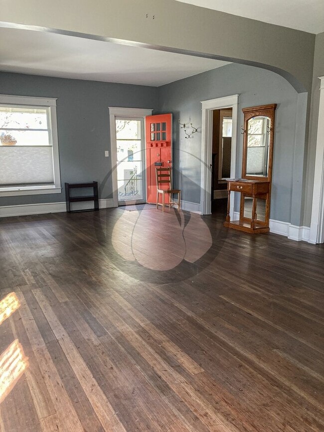 Building Photo - Single Level House - Ready for you to call Home!!