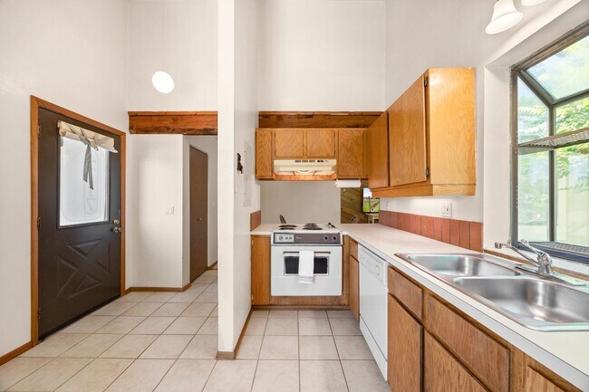 Building Photo - Bright & Peaceful 2BR Condo in South Bould...