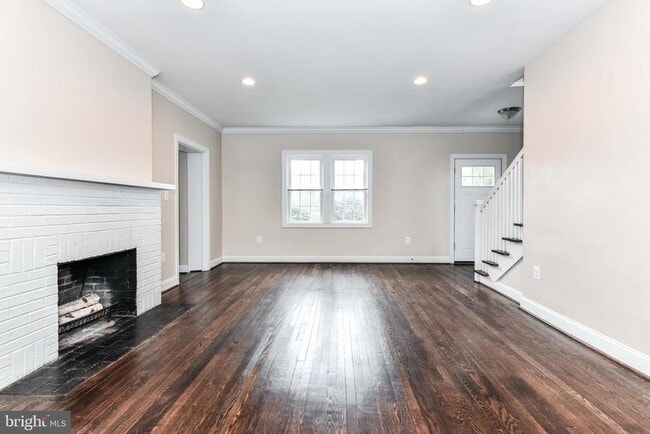 Building Photo - 6014 Fort Hunt Rd