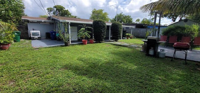 Building Photo - 7636 Miramar Pkwy