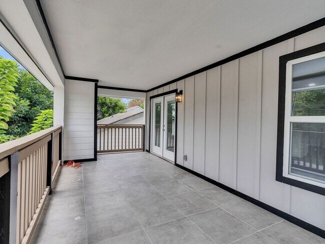 Building Photo - ? Spacious & Stylish 3-Bed Home – Garage Included! ?