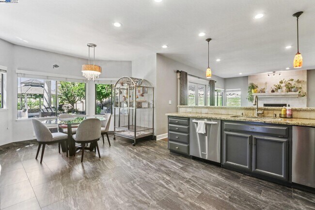 Building Photo - 3745 Deer Trail Ct