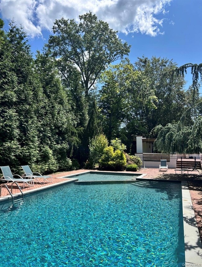 Building Photo - 8 Plaka Ct