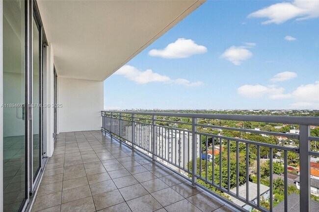 Building Photo - 2021 SW 3rd Ave