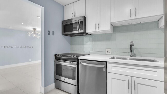 Building Photo - 20301 W Country Club Dr