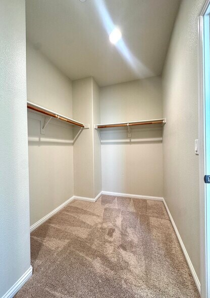 Building Photo - 2616 Admiral Cir