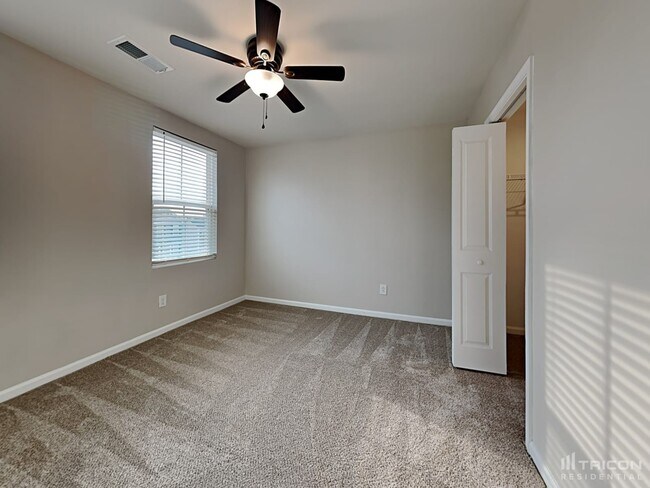 Building Photo - 656 McCormick Ln