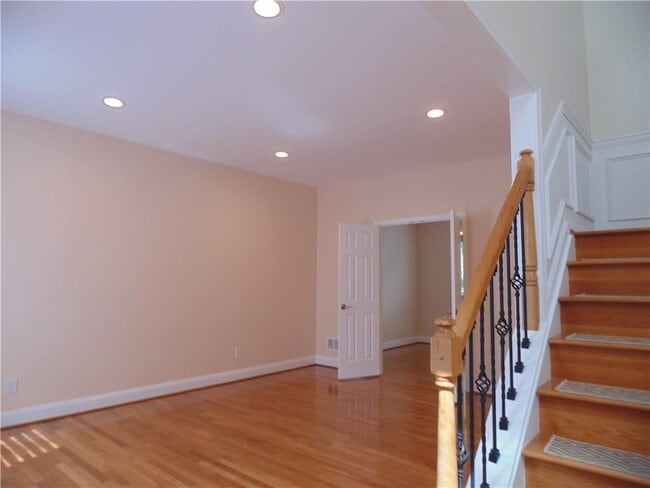 Building Photo - 3895 Deauville Way