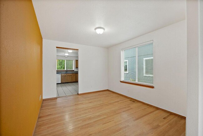 Building Photo - Spacious 4-Bedroom Olympia Home with A/C, ...