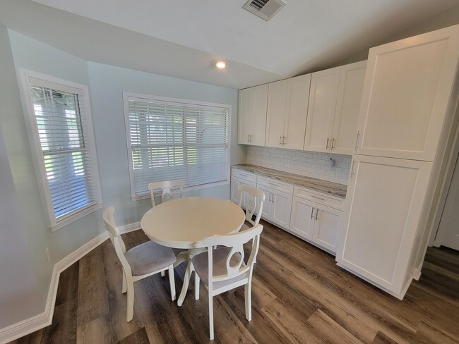 Building Photo - 3808 Saber Tooth Cir
