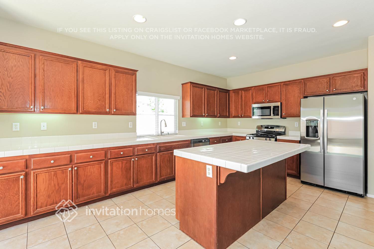 Building Photo - 40503 Carly Ct